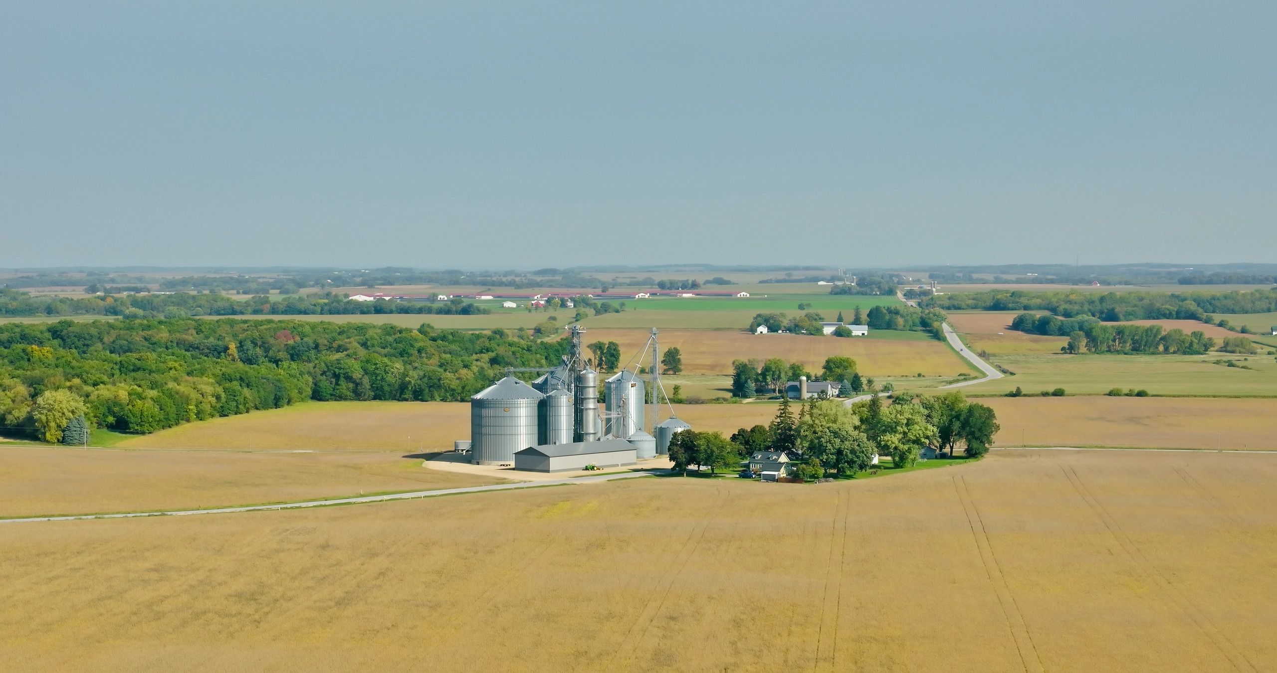 Grain storage silos supporting reliable supply